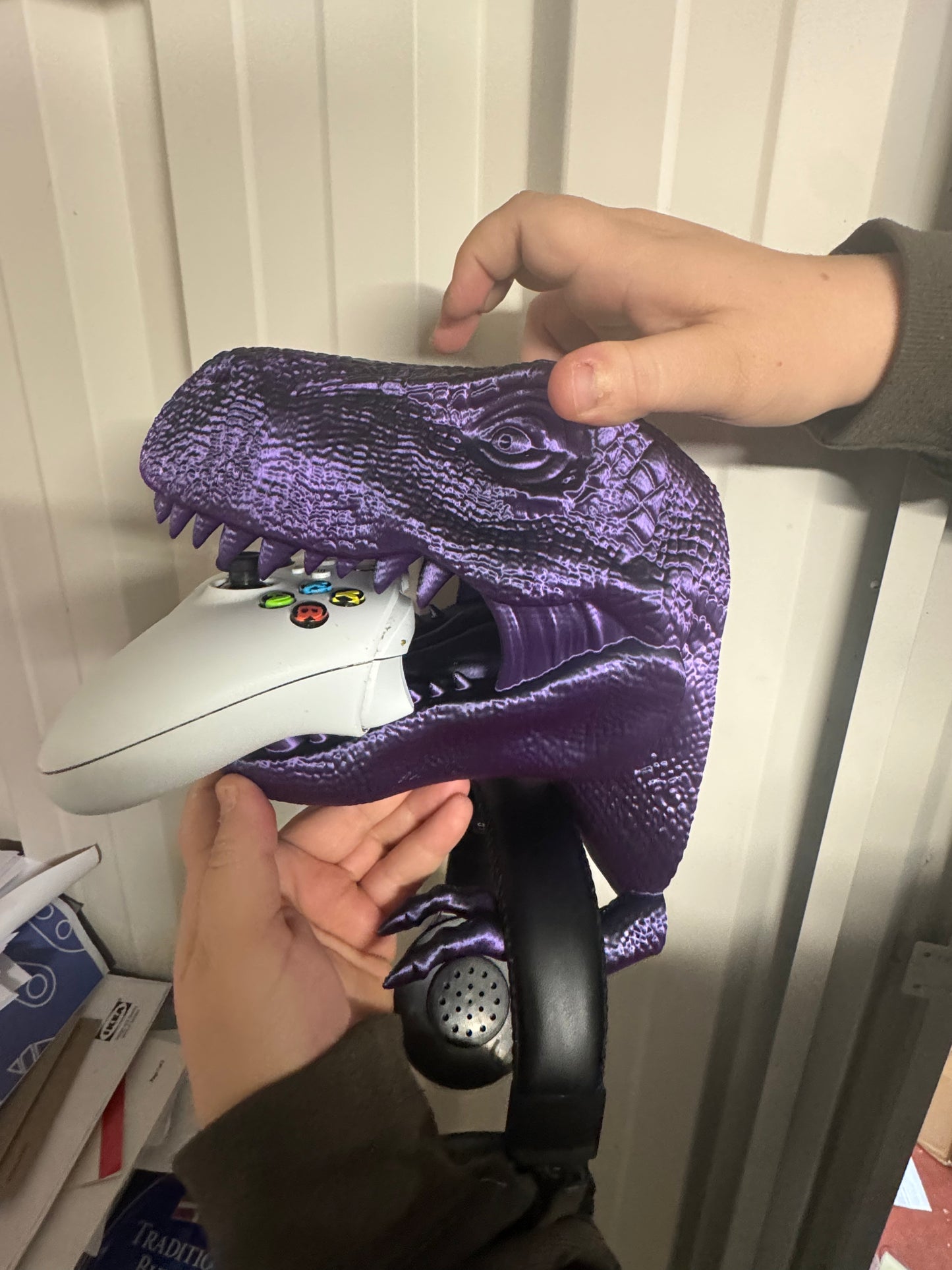 Wall mount dinosaur head holds head phones and Xbox remote/playstation remote